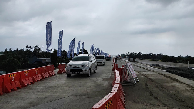 Suasana exit tol fungsional Tamanmartani, Kalasan, Kabupaten Sleman, Jumat (28/3). Foto: Arfiansyah Panji/kumparan