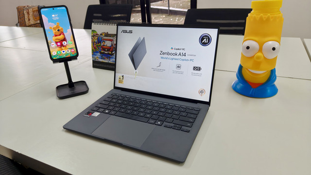 ASUS Zenbook A14. Foto: Muhammad Fikrie/kumparan