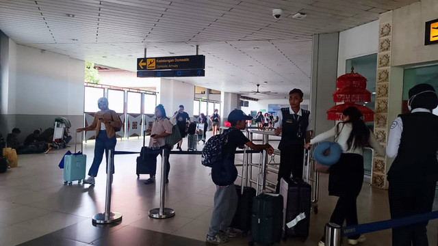 Suasana H-1 Hari Raya Nyepi da H-3 Lebaran 2025 di Bandara Internasional I Gusti Ngurah Rai, Jumat (28/3/2025). Foto: Denita BR Matondang/kumparan 