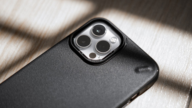 Ilustrasi HP yang kameranya mirip iPhone. Foto: Unsplash/Mark Chan