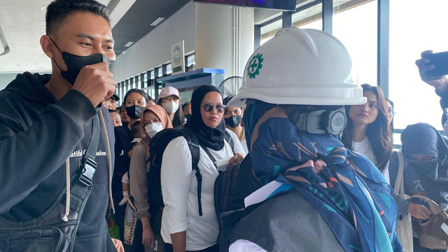 Suasana antrean di Dermaga Eksekutif Pelabuhan Merak, Jumat (28/3/2025). Dok: kumparan