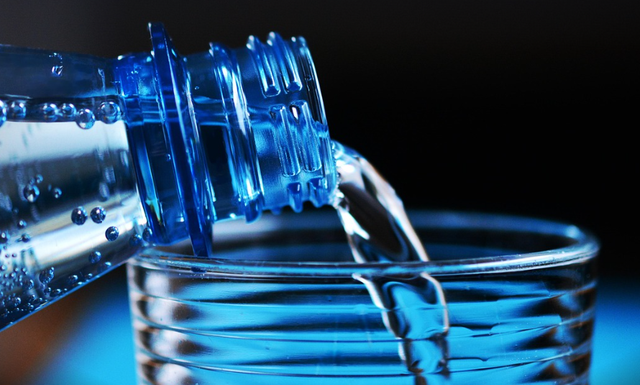 Ilustrasi harga aqua botol 1 dus. Sumber: Pixabay/Congerdesign