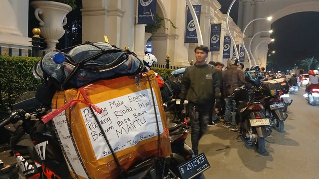 Konvoi pemudik motor rute Bekasi-Lampung, konvoi ini diikuti 23 pemotor, Jumat (23/3). Foto: Tim kumparan