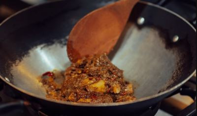 Ilustrasi Cara Mengolah Sisa Daging Rendang,Foto:Unplash/prananta haroun
