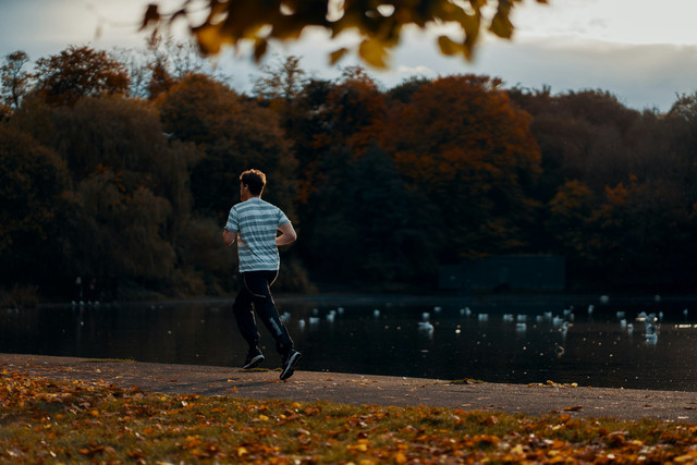 Ilustrasi Daftar Pemeran di Lovely Runner. Foto: Unsplash/Ross Sneddon