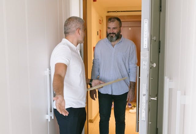 Ilustrasi adab menerima tamu dalam Islam. Foto: Pexels/Meruyert Gonullu