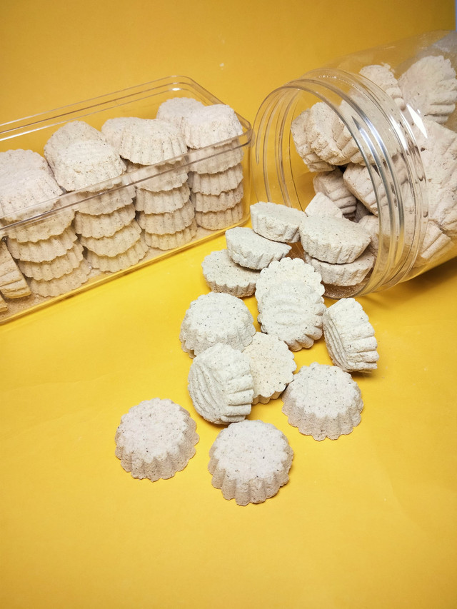 Kue Koya atau Kue Satu yang baru dibuat oleh Fatimah.