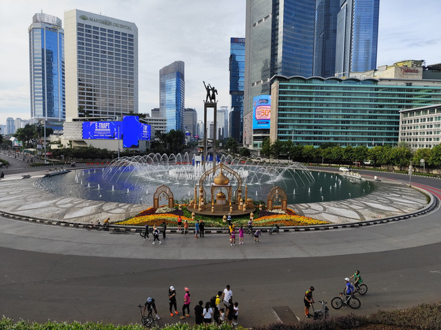Suasana Jalan Jenderal Sudirman hingga M.H Thamrin terpantau lengang pada H-1 Lebaran, Minggu (30/3).  Foto: Alya Zahra/kumparan 