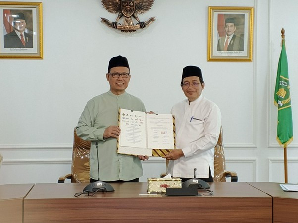 Dompet Dhuafa resmi menandatangani Nota Kesepahaman (MoU) Program Beasiswa Zakat Indonesia, sebuah inisiatif kolaboratif antara Kementerian Agama (Kemenag), Badan Amil Zakat Nasional (BAZNAS), dan Lembaga Amil Zakat (LAZ), di Gedung Bimas Islam Kementerian Agama, Jakarta Pusat, Jumat (21/03/2025).