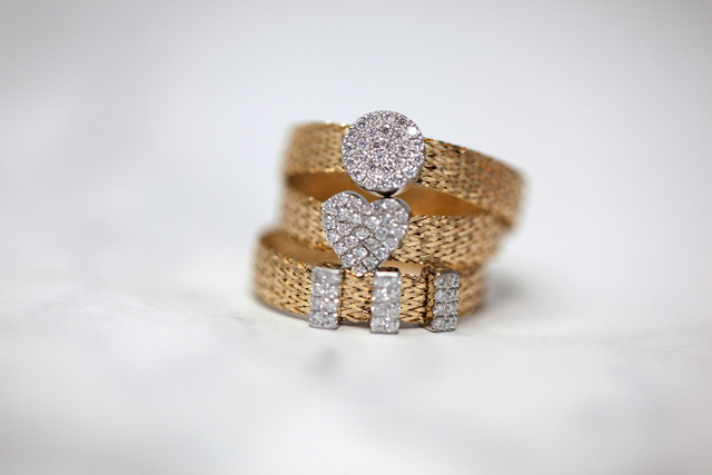 Ilustrasi  Tips Memilih Cincin Emas, sumber gambar unsplash/Cornelia