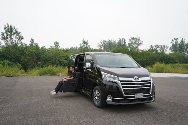 Ilustrasi Rekomendasi Mobil Mirip Alphard. Sumber: Pexels/Mingao Welfarecar