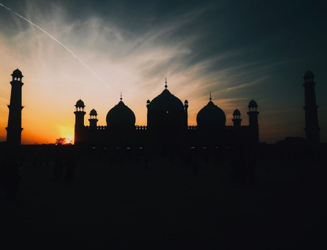 Ilustrasi Wisata Religi Cirebon. Foto: dok. Unsplash/Usama Sher Khan