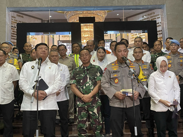 Konferensi pers usai rapat koordinasi monitoring kesiapan malam takbiran Idulfitri 1446 H, di Gedung Promoter Polda Metro Jaya, Jakarta, Minggu (30/3/2025). Foto: Fadhil Pramudya/kumparan