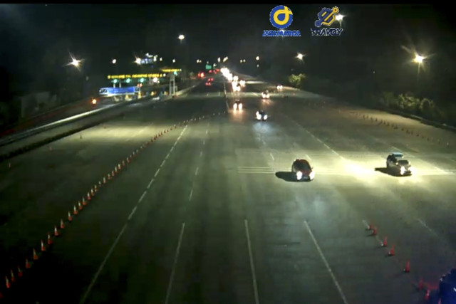 Arus lalu lintas di Tol Trans Jawa pada Minggu (30/3/2025) malam.  Foto: Dok. CCTV Jasa Marga