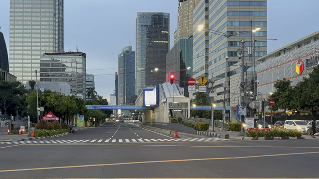 Suasana lalu lintas saat Idul Fitri 1446 Hijriah di MH Thamrin, Jakarta, Senin (31/3/2025). Foto: Abid Raihan/kumparan