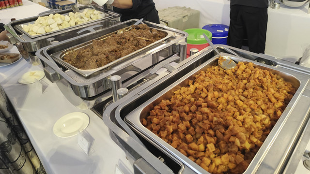 Sejumlah makanan yang dihidangkan untuk masyarakat saat acara open house di Istana Kepresidenan, Jakarta, Senin (31/3/2025).  Foto: Luthfi Humam/kumparan