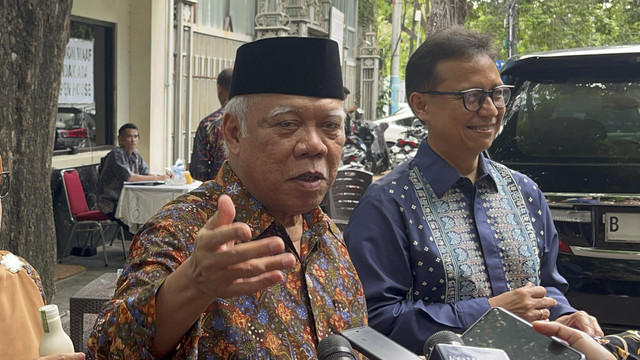 Kepala Otorita Ibu Kota Nusantara Basuki Hadimuljono dan Menteri Kesehatan Budi Gunadi Sadikin usai halal bihalal di rumah Megawati, Senin (31/3/2025). Foto: Rayyan Farhansyah/kumparan
