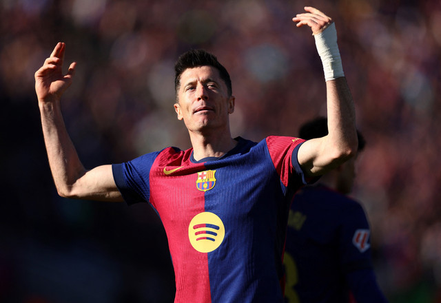 Penyerang FC Barcelona, Robert Lewandowski. Foto: REUTERS/Albert Gea