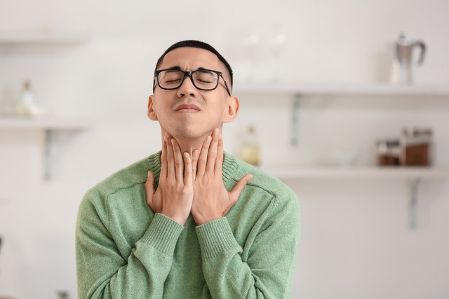 Ilustrasi mengalami gejala panas dalam saat Lebaran. Foto: Shutterstock