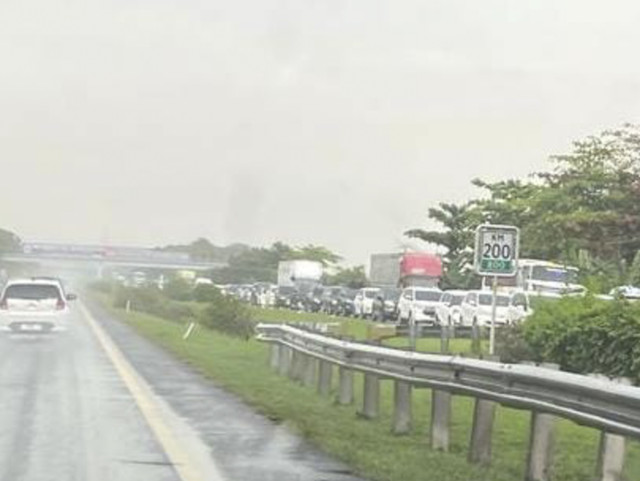 Macet di Tol Cipali akibat kecelakaan, Senin (1/4/2025). Foto: M. Rizki/kumparan