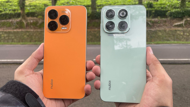 Nubia V70 Design (kiri) dan Nubia V70 (kanan). Foto: Habib Allbi Ferdian/kumparan