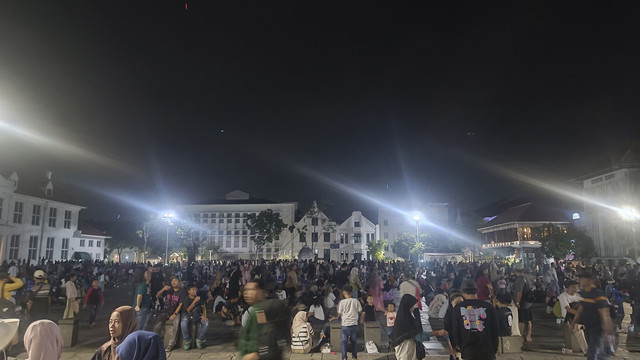 Suasana malam H+1 Lebaran di Kota Tua, Jakarta Utara, Selasa (1/4/2025). Foto: Thomas Bosco/kumparan