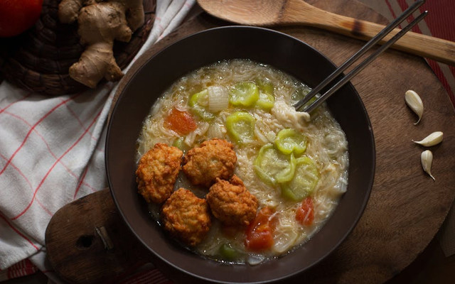 Bakso Enak di Surabaya. Foto hanya ilustrasi, bukan tempat sebenarnya. Sumber: pexels.com/Cleo Vergara