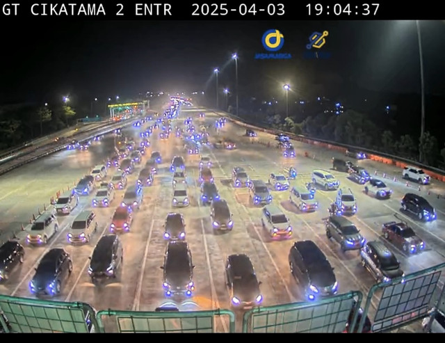 Antrean di GT Cikatama saat arus balik Lebaran 2025, Kamis (3/4). Dok. Istimewa