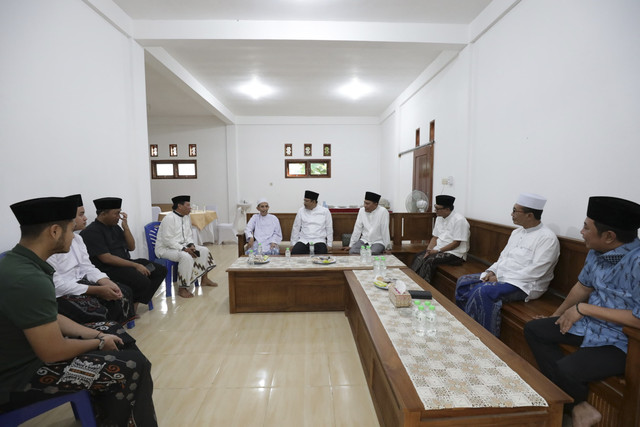 Menteri Sosial Saifullah Yusuf (Gus Ipul) menggelar silaturahmi Lebaran ke beberapa pesantren di kawasan tapal kuda pada hari ke empat Lebaran, Kamis (3/4/2025). Foto: Dok. Kemensos