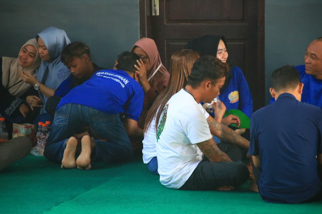 Napi Lapas Kelas IIA Banyuwangi Dijenguk Keluarga. dok kumparan