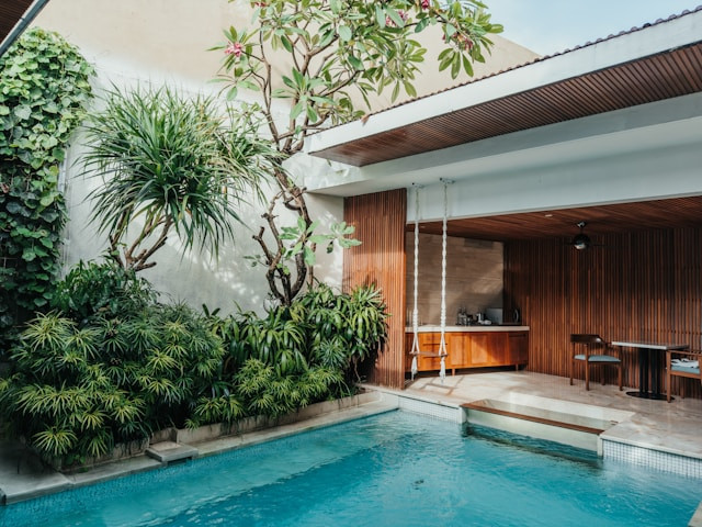 Villa di Seminyak Bali dengan Private Pool. Foto hanya ilustrasi, bukan tempat sebenarnya. Sumber: Unsplash/Shawn