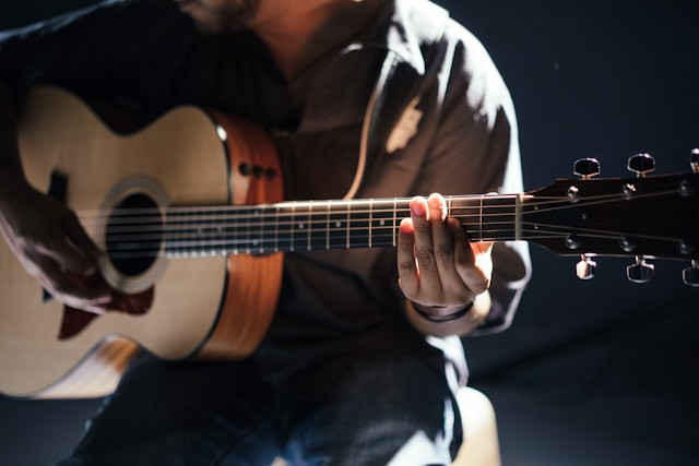 Lirik Lagu Terhanyut dalam Kemesraan. Foto Hanya Ilustrasi. Sumber Foto: Unsplash.com/Gabriel Gurrola