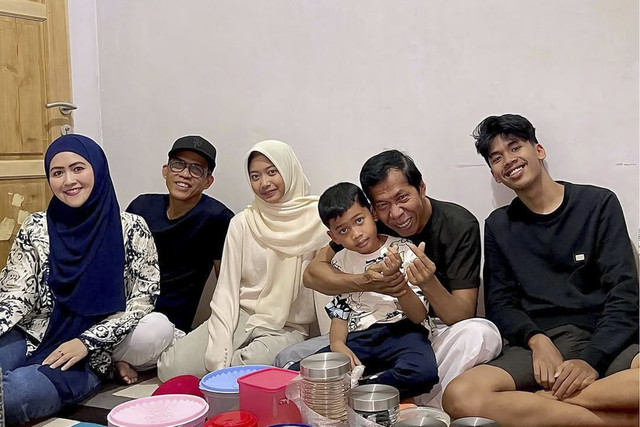 Meggy Wulandari pertemukan anak dengan Kiwil. Foto: Instagram/ @meggywulandari_real