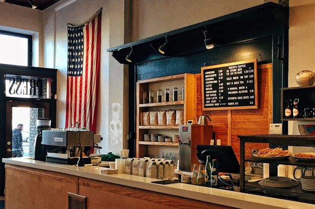 Cafe di Klaten. Foto hanya ilustrasi, bukan tempat yang sebenarnya. Sumber: Unsplash/Ian Baldwin