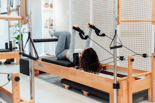 Reformer Pilates Bali. Foto hanya ilustrasi, bukan tempat sebenarnya. Sumber: Unsplash/Ahmet Kurt