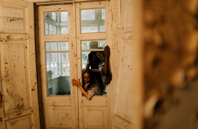 Ilustrasi Sinopsis Film Sinden Gaib. Sumber: Pexels/Cottonbro Studio