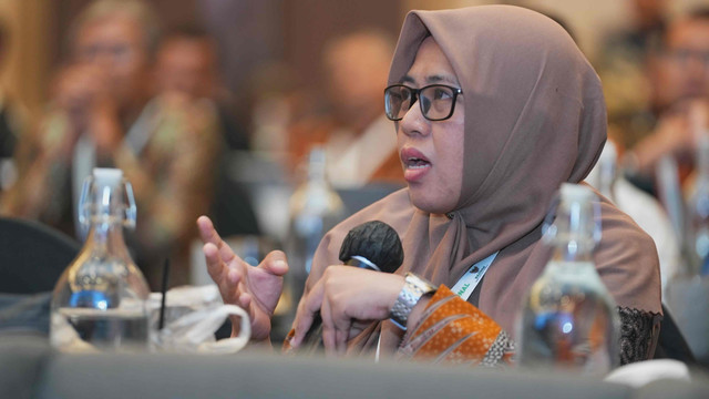 Foto Mega Oktaviany (Ekonom sekaligus Pelaku Ekonomi)