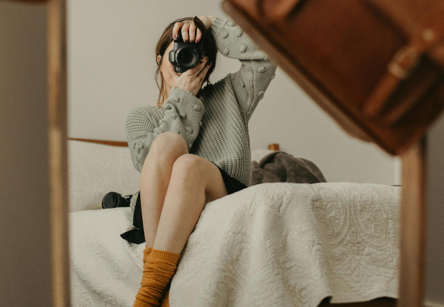 Ilustrasi rekomendasi kamera mirrorless - Sumber: pexels.com/@alana-sousa