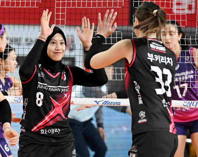 Megawati Hangestri saat Red Sparks vs Pink Spiders dalam partai ketiga final Liga Voli Korsel 2024/25 di Chungmu Gymnasium, Daejeon, Jumat (4/4). Foto: kovo.co.kr