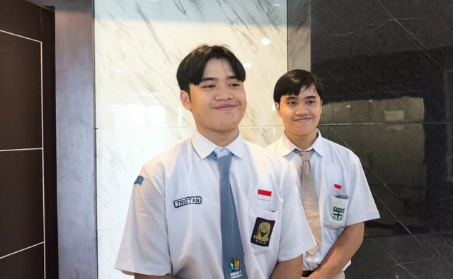 Jose Tristan Prabowo (kiri) dan Marcello Nathan Prabowo (kanan). Foto: Humas Unair