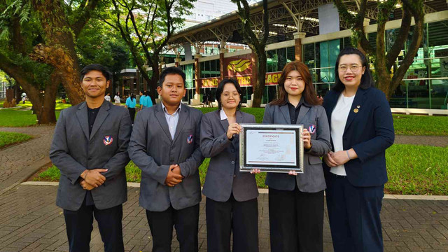 Dalam ajang Asian Law Students’ Association (ALSA) Indonesia Legal Memorandum Competition (AILMC) 2025, tim Fakultas Hukum Universitas Pelita Harapan (FH UPH) berhasil meraih Juara Ketiga. Kompetisi yang diselenggarakan pada 14 Februari 2025 ini diikuti oleh berbagai universitas ternama, baik negeri maupun swasta.
