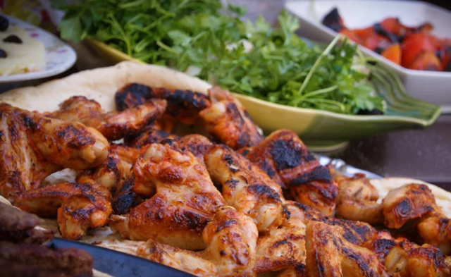 tempat makan dekat stasiun kcic halim. Foto Hanya Ilustrasi Bukan Tempat Sebenarnya. Sumber Foto: Pexels/Omar Mahmood