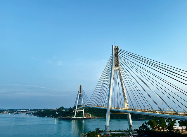 Oleh-oleh khas Batam. Foto pemandangan Kota Batam. Sumber: Unsplash/Lisa Shauma