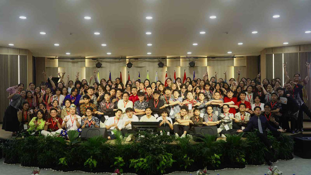 Sebagai bagian dari rangkaian Youth Model ASEAN Conference (YMAC) 2025 kolaborasi Universitas Pelita Harapan (UPH) dan Singapore Polytechnic (SP), para peserta mengikuti berbagai kegiatan yang dirancang untuk memperdalam pemahaman mereka tentang isu keberlanjutan lingkungan di kawasan ASEAN.