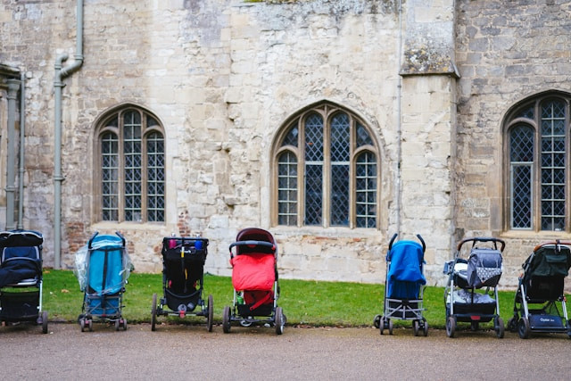 Sewa Stroller Jogja. Foto Hanya Ilustrasi, Bukan Sebenarnya. Sumber Foto: Unsplash.com/Phil Hearing