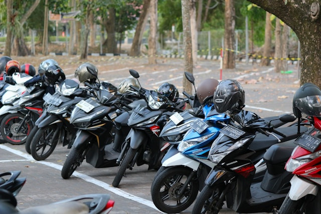 Penyebab Bagasi Motor Tidak Bisa Dibuka. Foto Hanya Ilustrasi. Sumber Foto: Unsplash.com/Deski Jayantoro