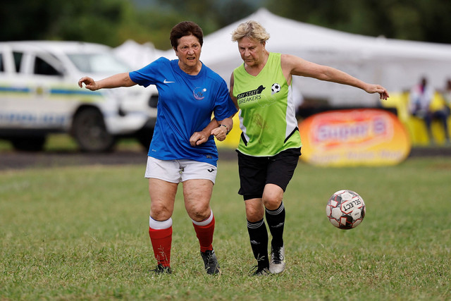 Grannies International Football Tournament 2025, atau Piala Dunia Nenek-Nenek. Foto: Phill Magakoe / AFP