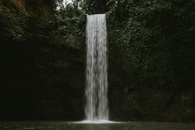 Air Terjun Blang Kolam. Foto hanya ilustrasi, bukan tempat sebenarya. Sumber: Unsplash/Florian Giorgio