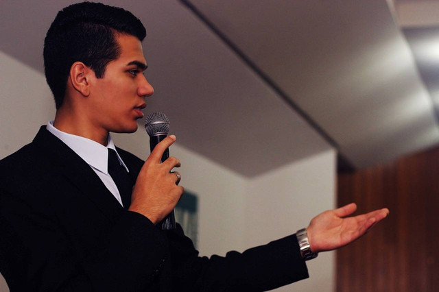 Ilustrasi teks MC halal bihalal sekolah. Foto: Pixabay/HugoAtaide