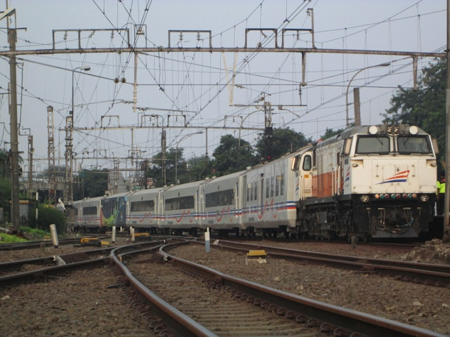 Cara ke Majalengka Naik Kereta. Foto hanya ilustrasi, bukan tempat sebenarnya. Sumber: Unsplash/Fachry Hadid